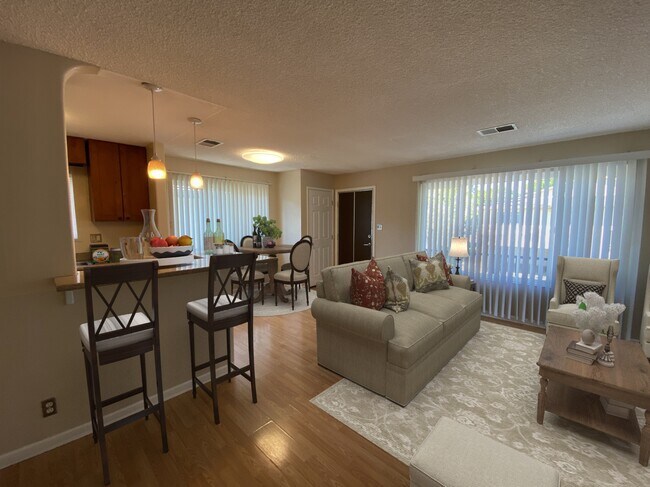 Photo - 2118 Peppertree Way Unit 2118 Peppertree Way