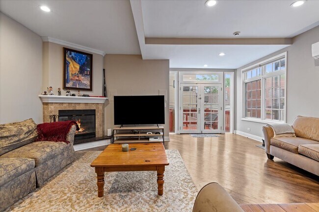 Photo - 2553 N Southport Ave