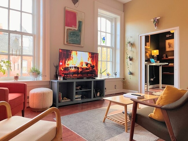 Building Photo - Comfortable One Bedroom Condo For Rent - C...