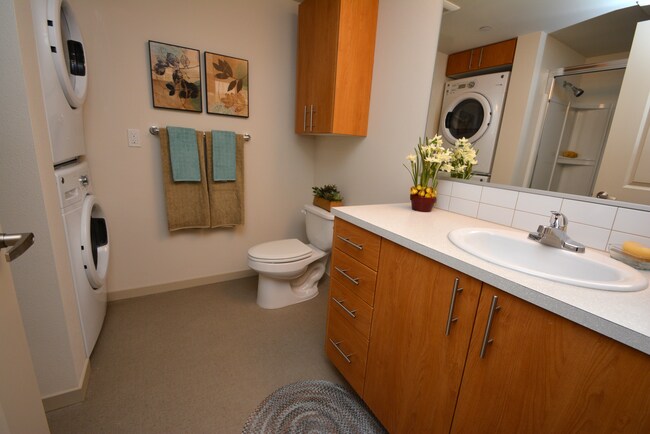 Eastside 101, Studio - Bathroom.JPG - Eastside 101