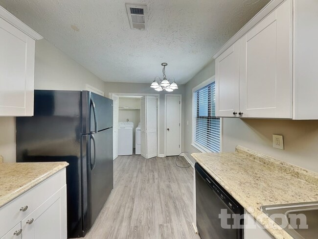 Photo - 308 Knollwood Ln