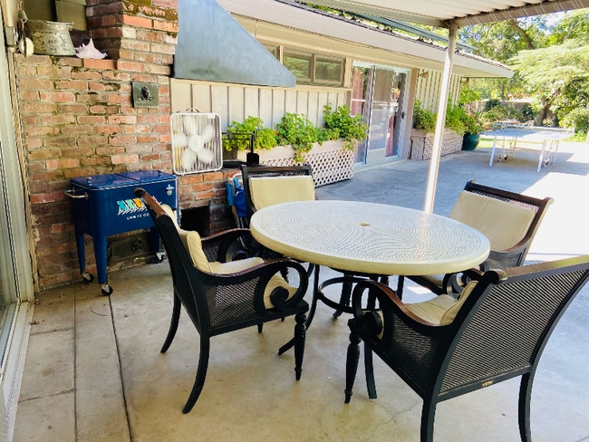 Photo - 914 Arbutus Ave