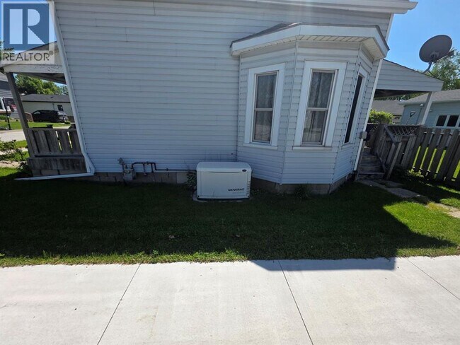 Photo - 2385 Boswell St