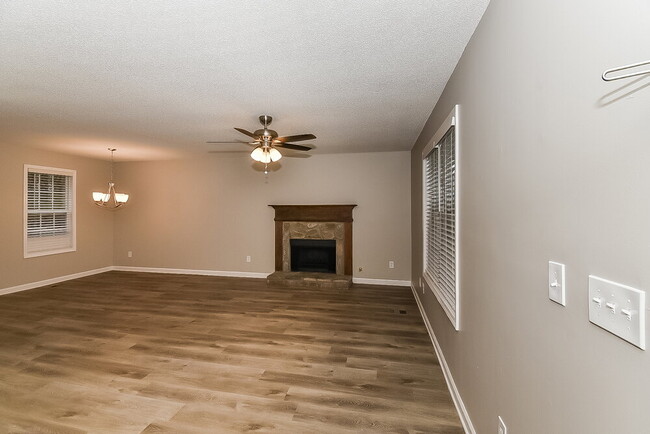Photo - 625 Meadows Ct