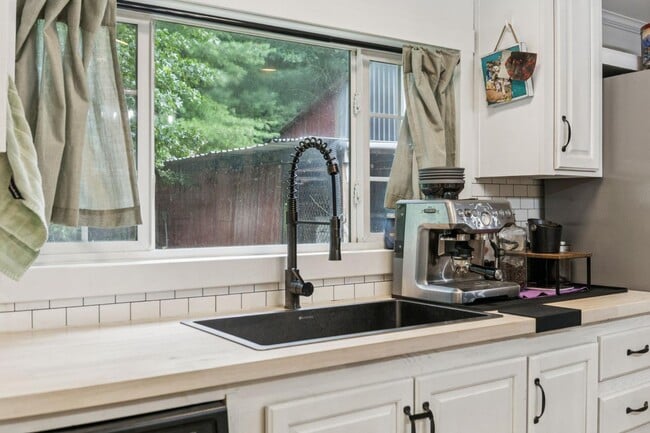 Photo - 3063 Sweet Home Rd