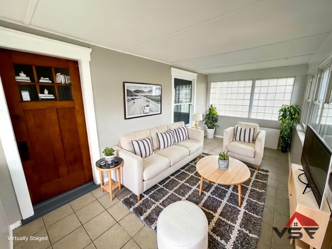 Building Photo - Spacious 3Bd; 1Ba Single Family Home