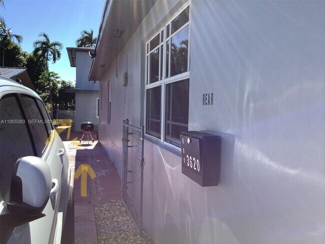 Photo - 3620 SW 13th Terrace Unidad 3