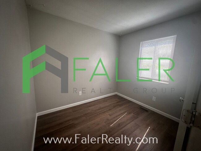 Photo - Update 2 bedroom condo - Move in ready!