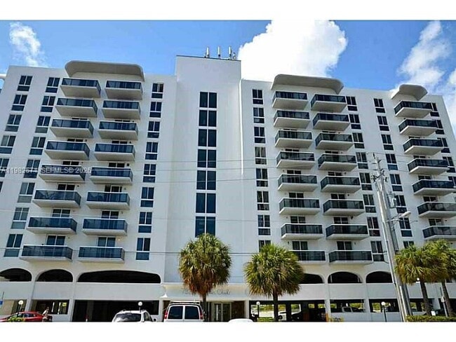 Building Photo - 7928 West Dr Unit PH9