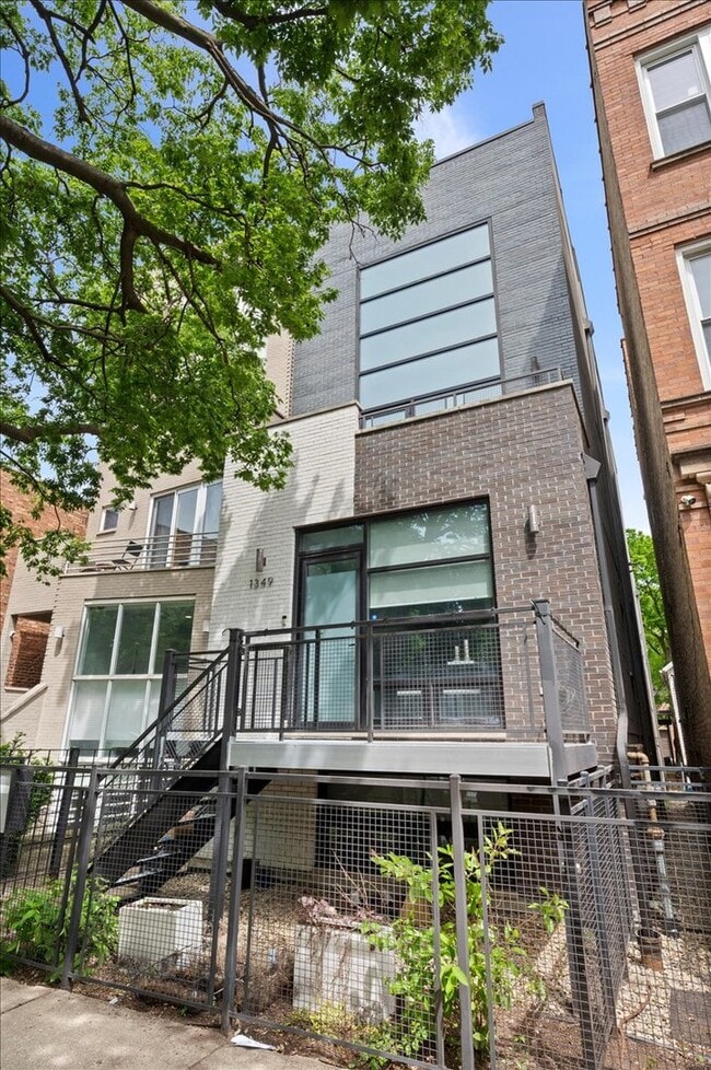 Photo - 1349 N Leavitt St Unit 1B