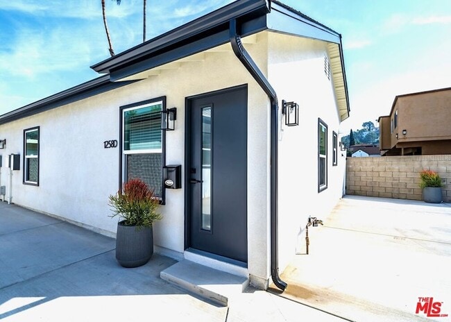 Photo - 1258 Mariposa St