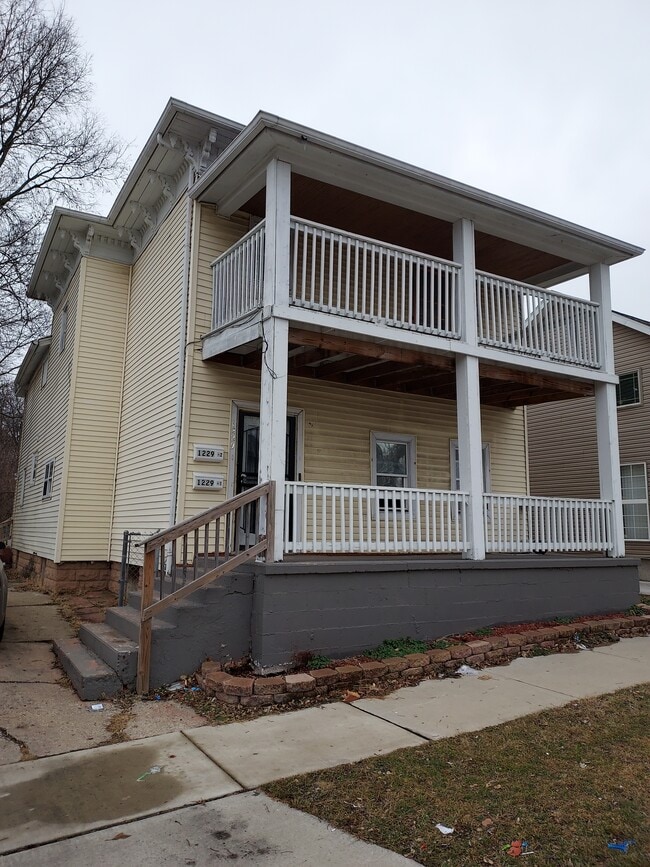 Building Photo - 1229 S Church St Unit #2 Rental