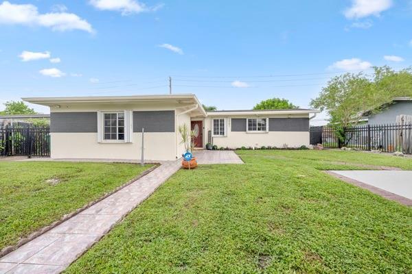 Building Photo - 7761 NW 30th St Rental