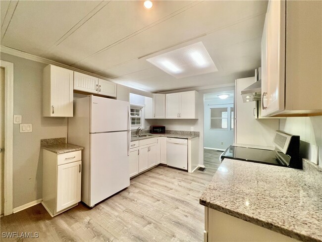 Photo - 13 Cannes Dr