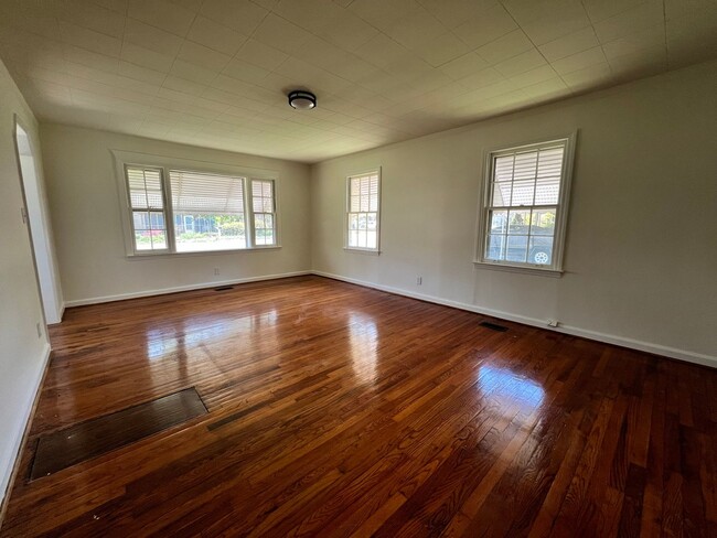 Photo - 1407 S Moore Rd