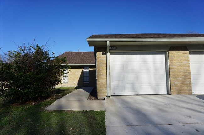 Building Photo - 1915 Normal Park Dr