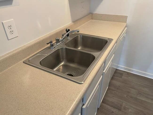 Building Photo - Modern 2-Bed, 1-Bath Oasis with Central Ai... Unit P-F1 Rental
