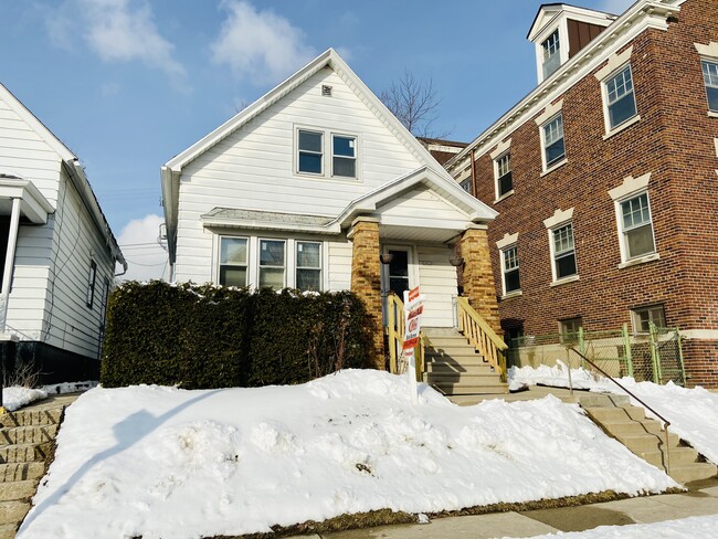 2422 W Mitchell St Unit Lower