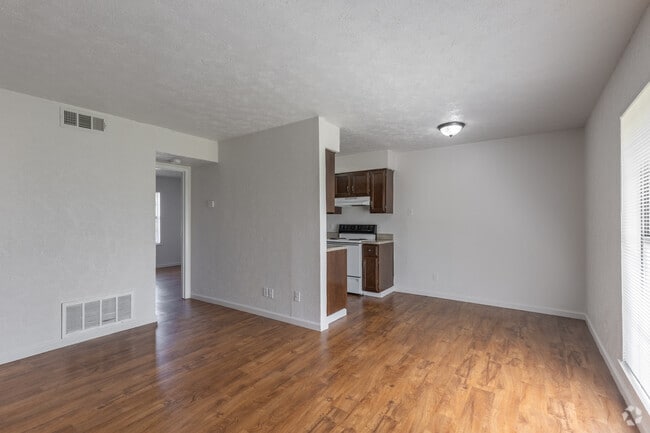 1BR, 1BA - 625SF - Living Room - Bonnie Green Apartments