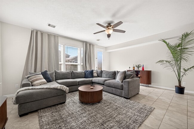 Building Photo - 28423 Aubrey Orchard Ln