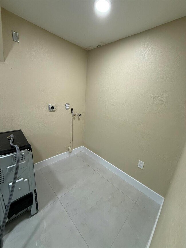 Photo - 2336 NW 35th St