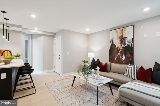 Building Photo - 6604 Ridge Ave Unit 211