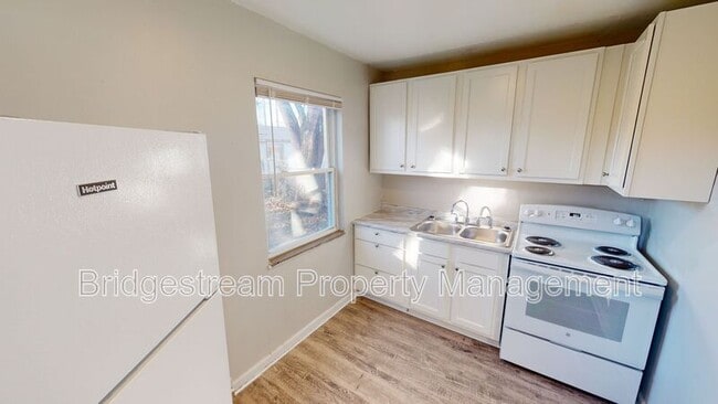 Photo - 350 Wallace Dr