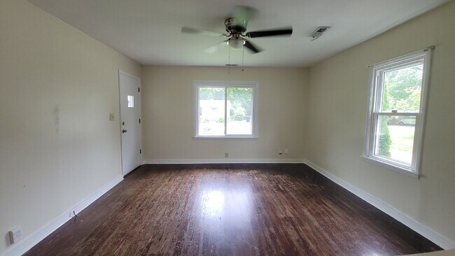 Photo - $500 off one month with 18 month lease.  "...
