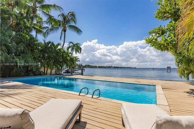 Building Photo - 8220 Hawthorne Ave