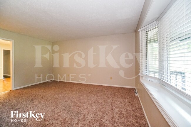 Photo - 284 Bristol Dr SW