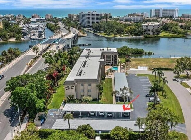 "Fully Renovated 2-Bed, 2-Bath Condo on Minutes from Siesta Key Beach
