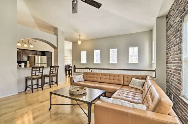 Photo - Cozy 2 bedroom, 2 bathroom condo in the sought out neighborhood of Harbor Walk!