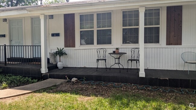 Building Photo - 2211 Stamford Ln Rental
