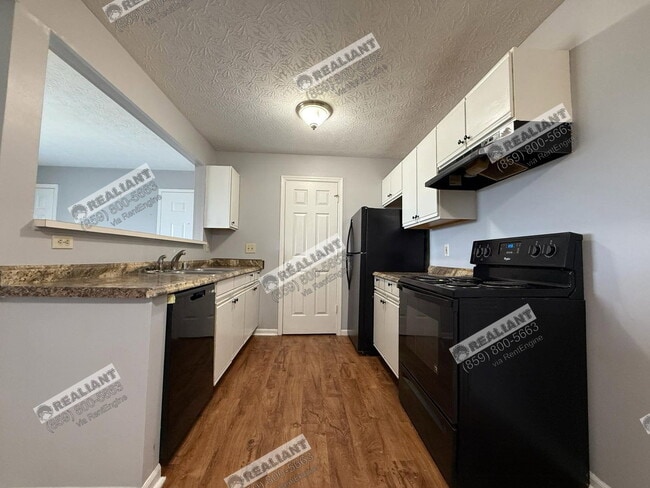 908 Amhurst Dr