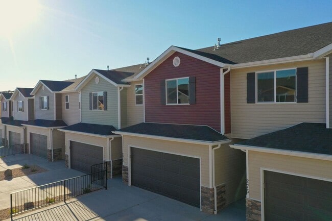 Building Photo - Brand New 3 bedroom Townhome In Cedar City...