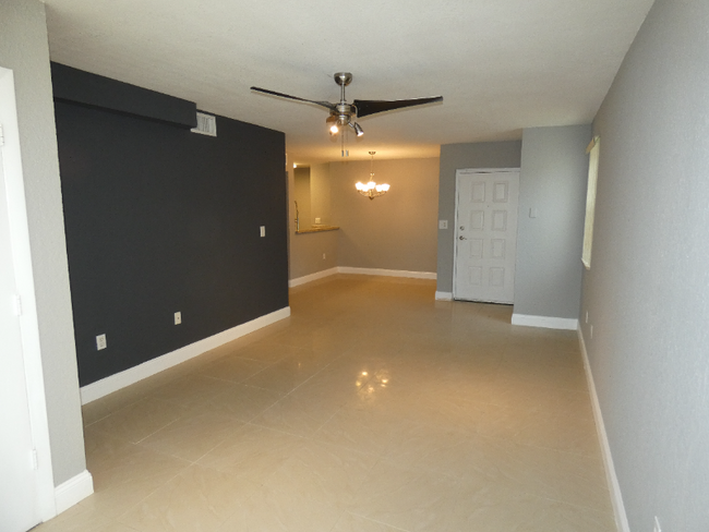 Photo - 2803 NW 33rd St Condo Unit 114