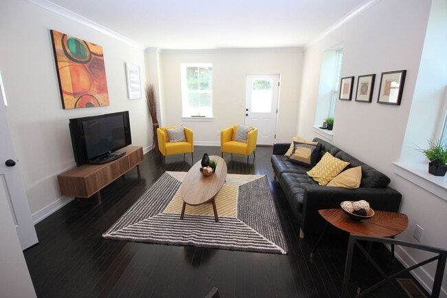 Photo - Lafayette Hill - 4 Bedroom 2.5 Bath Twin - HW - Granite - Great Location