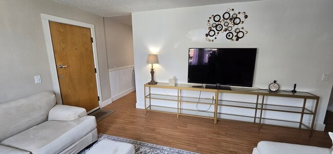 1208 Denali St Unit 6