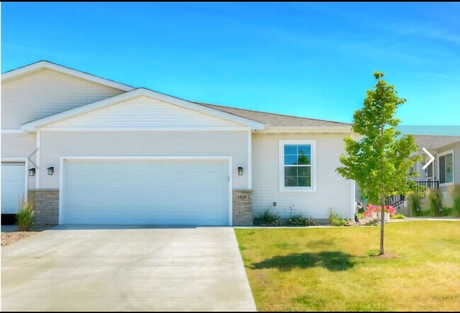 Photo - 1500 Primrose Dr SE