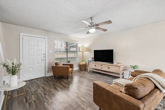 2BR, 1.5BA - 1,040SF - Living Room - Hampton Townhomes