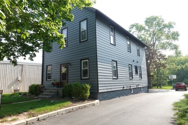 Building Photo - 51 Seymour Ave Unit 2