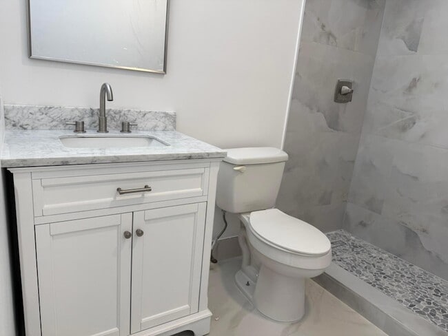 Building Photo - 2161 NE 68th St Unit 303