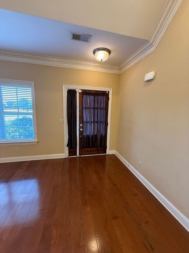 GORGEOUS HOME IN RUSTLING OAKS JUST MINUTES FROM MEMPHIS