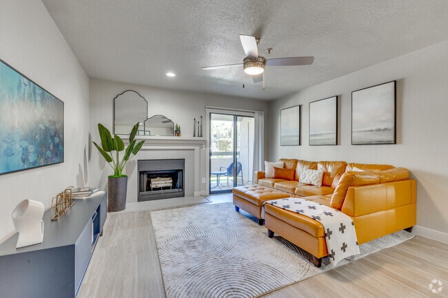 2BR, 2BA - 970SF - Living Room - Villa Montana