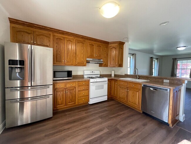 3 Bedroom Townhome in Lancaster! - 3 Bedroom Townhome in Lancaster!