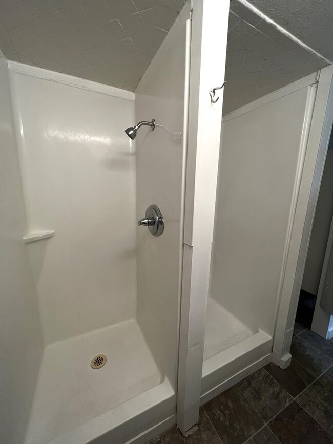 Photo - 597 E 4th St Unidad 597 E 4th ST-  B Downstairs