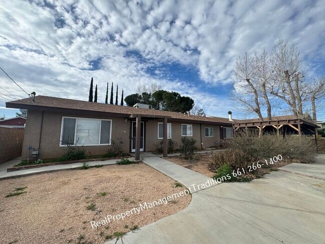 Building Photo - Great 3 + 2 Located in Quartz Hill