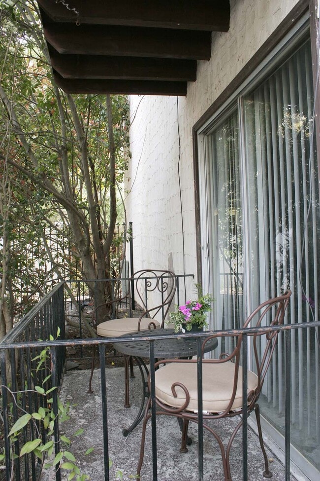 PRIVATE BALCONY - 200 Arbor Dr Unidad C