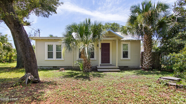 Building Photo - 4808 E 3rd St Rental
