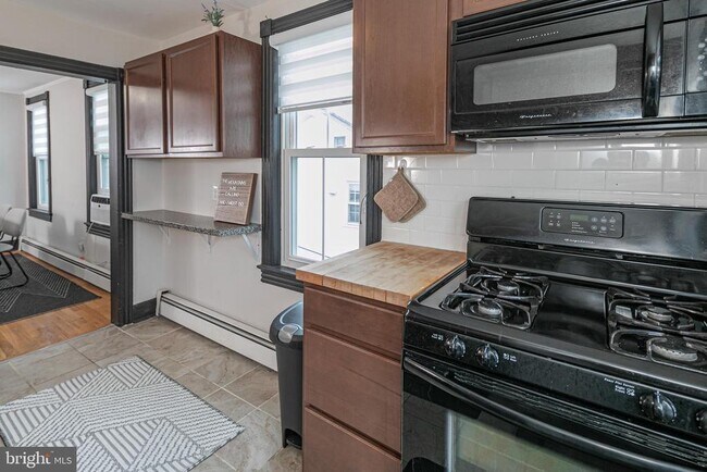 Photo - 357-359 Nassau St Unit APT A